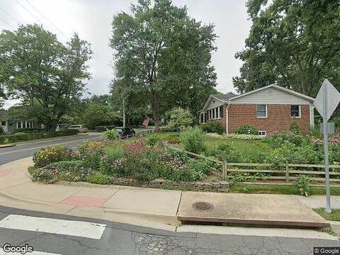 Hillcrest Dr Sw, Vienna, VA 22180