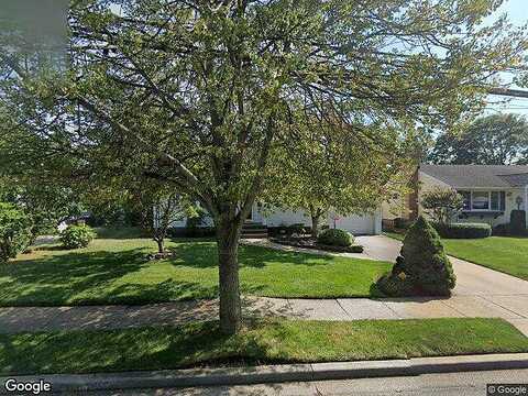 Arlyn, MASSAPEQUA, NY 11758