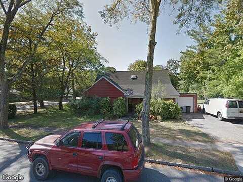 Woodbourne Rd, Great Neck, NY 11021