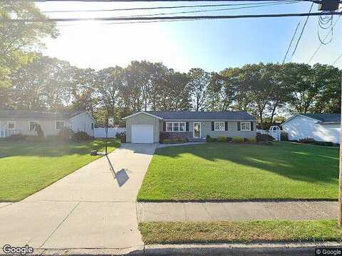 Lowell, SAYVILLE, NY 11782