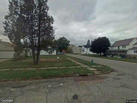 Smith St, Iron Mountain, MI 49801