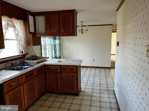 Hughes, ABBOTTSTOWN, PA 17301