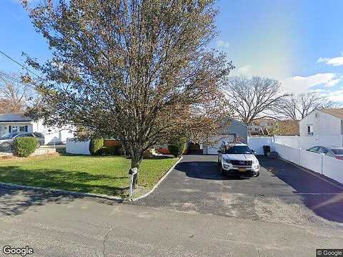 21St, WYANDANCH, NY 11798