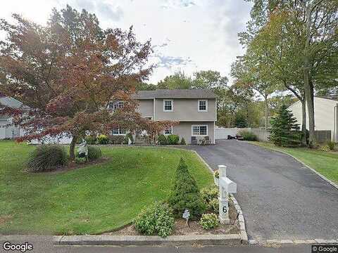 Loretta, CENTEREACH, NY 11720