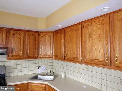 Williamsburg, BROOMALL, PA 19008