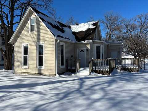 621 E Court Avenue, Winterset, IA 50273