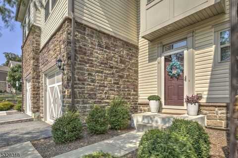 4 Albert Ct, Randolph, NJ 07869