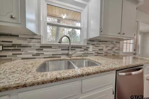 210 Canyon Dr, Hideaway, TX 75771