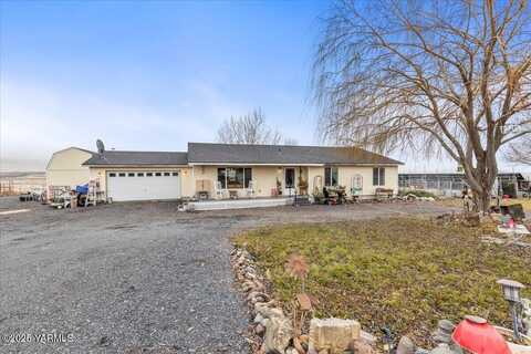 501 E Huntzinger Rd, Selah, WA 98942