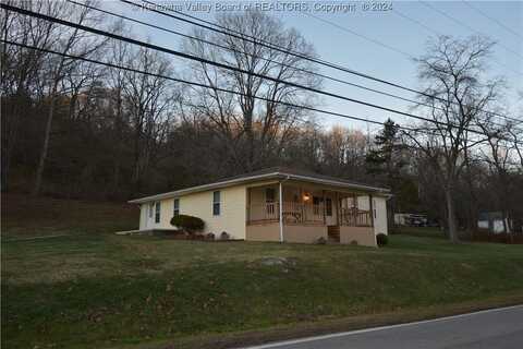 4547 Parkersburg Road, Sandyville, WV 25275