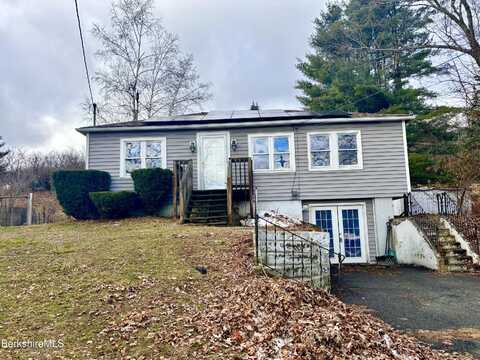 527 State Rd, Cheshire, MA 01225