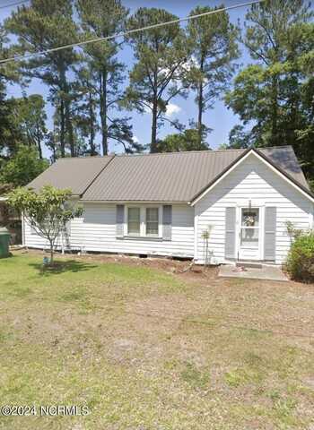 221 E 3rd Avenue, Chadbourn, NC 28431