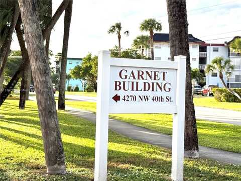 4270 NW 40th St, Lauderdale Lakes, FL 33319