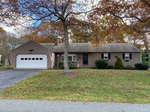 124 Monomoy Circle, Centerville, MA 02632