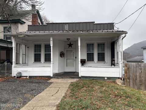 917 W CHESTNUT Street, Coal Township, PA 17866