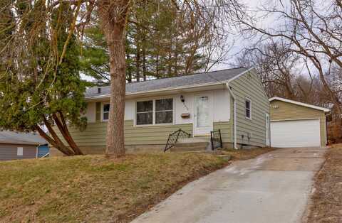 2610 27th Place, Des Moines, IA 50310