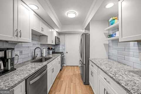 6851 Roswell, Sandy Springs, GA 30328