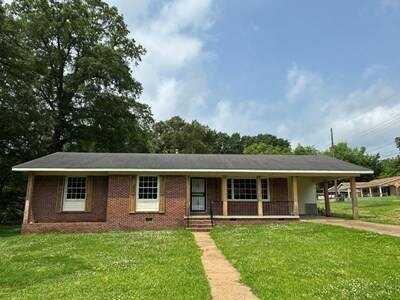 805 Montgomery Street, Winona, MS 38967