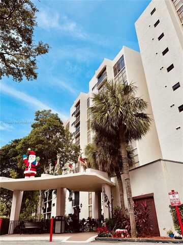 16919 N Bay Rd, Sunny Isles Beach, FL 33160