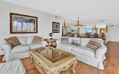 20335 W Country Club Dr, Aventura, FL 33180