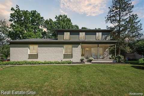 21811 CANTERBURY Avenue, Grosse Ile, MI 48138