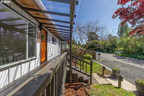 156 1ST AVE, Coos Bay, OR 97420