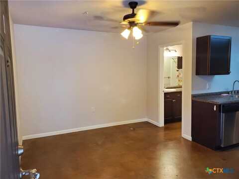 1037 W Court Street, Seguin, TX 78155