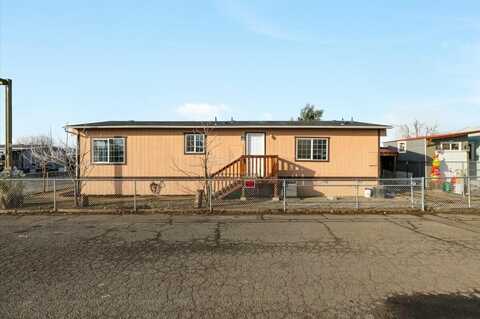 2700 Falcon Street, White City, OR 97503