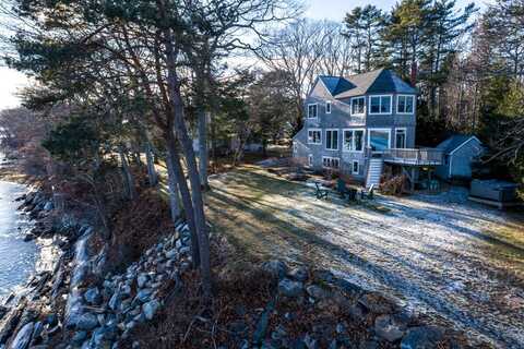 120 Maquoit Drive, Freeport, ME 04032