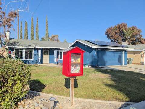 330 E Seeger Court, Visalia, CA 93277