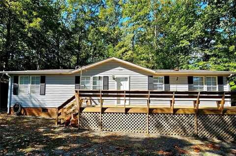 1135 Pinehaven Drive, New London, NC 28127