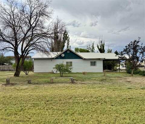 20 1st Ave E, Deaver, WY 82421