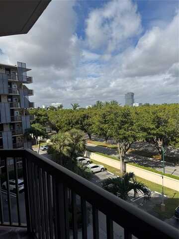 3301 N Country Club Dr, Miami, FL 33180