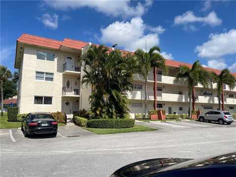 9410 N Hollybrook Lake Dr, Pembroke Pines, FL 33025