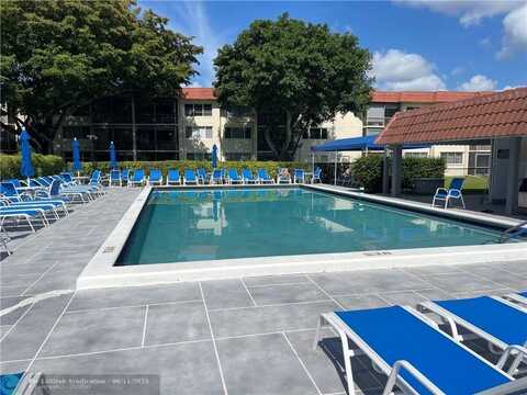 9410 N Hollybrook Lake Dr, Pembroke Pines, FL 33025