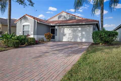 832 NW Greenwich Ct, Port Saint Lucie, FL 34983