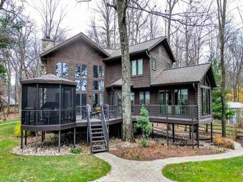 N2683 BROWNE Lane, WAUPACA, WI 54981