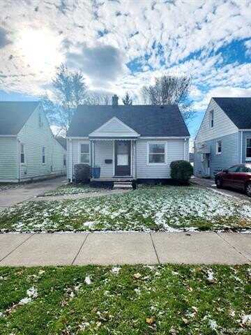 20846 HAMPTON Road, Harper Woods, MI 48225