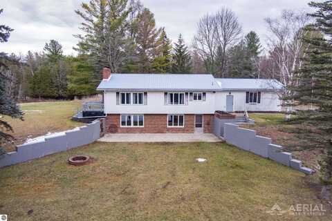 2774 Maes Road, West Branch, MI 48661