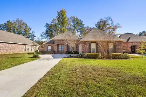 33 W Augusta Ct., Hattiesburg, MS 39402