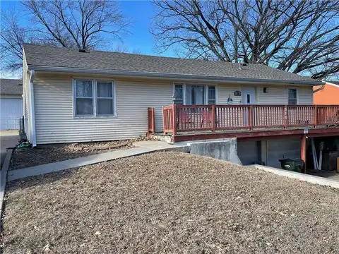 215 N 18th Street, Leavenworth, KS 66048