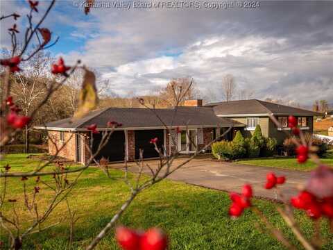 231 Green Acres Estates, Hurricane, WV 25526