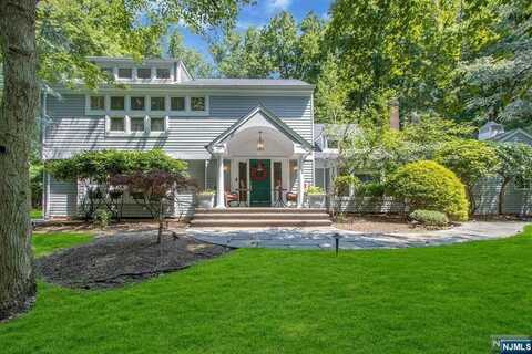 52 Cheryll Lane, Old Tappan, NJ 07675