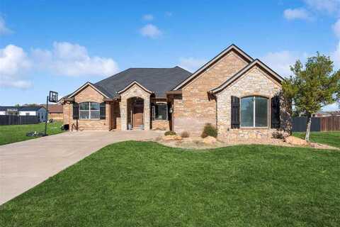 304 Harlee Dr, Elgin, OK 73538