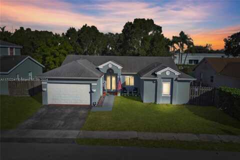 5216 NW 94th Ter, Sunrise, FL 33351