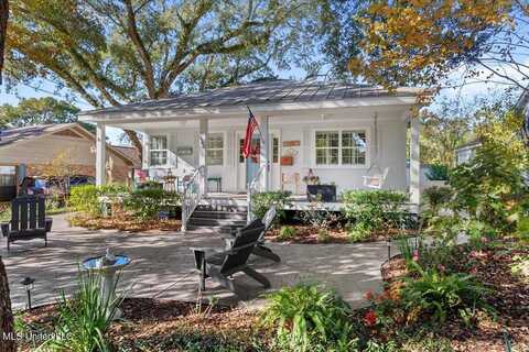 145 Saint Charles Avenue, Biloxi, MS 39530