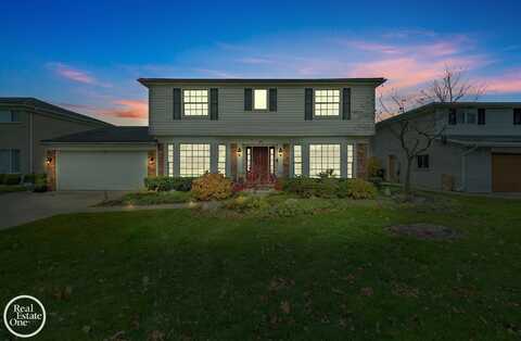 869 Moorland, Grosse Pointe Woods, MI 48236