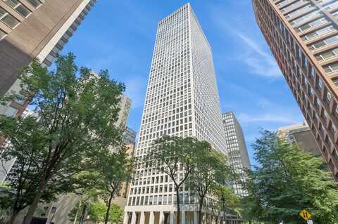 260 E Chestnut Street, Chicago, IL 60611