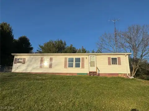 2385 Chase Road SE, Carrollton, OH 44615