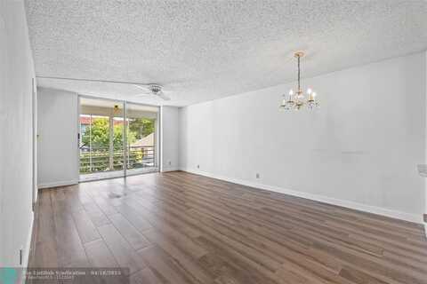 2600 W Sunrise Lakes Dr, Sunrise, FL 33322